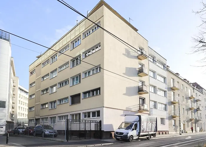 Prime Center Point 公寓 *