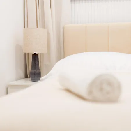 Prime Center Point 公寓